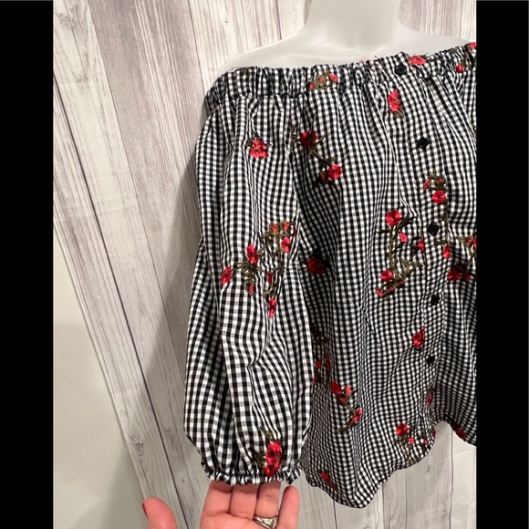 MIRROR IMAGE off the shoulders embroidered top/ size M - Picture 4 of 7
